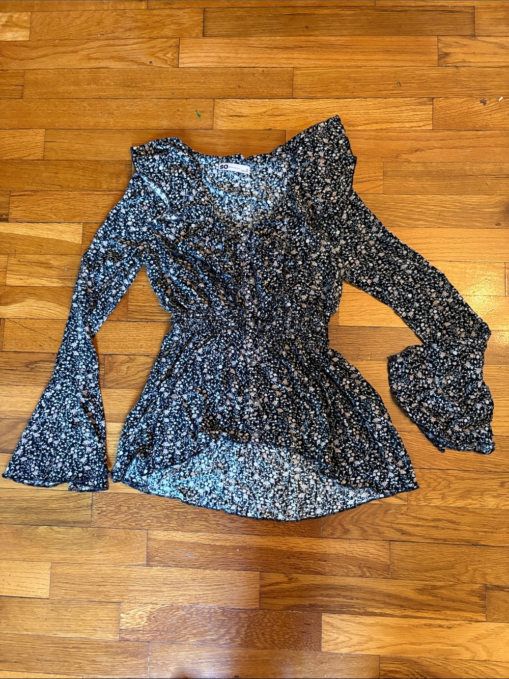 SO Black Floral Boho Ruffled Top - 90’s Blossom Look - EUC, size XS